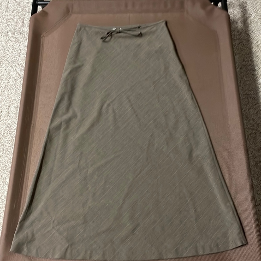 Old Navy full length skirt. Size 2.